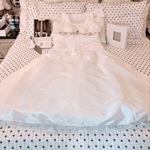 Forever Yours, ´´16,  White Wedding Gown